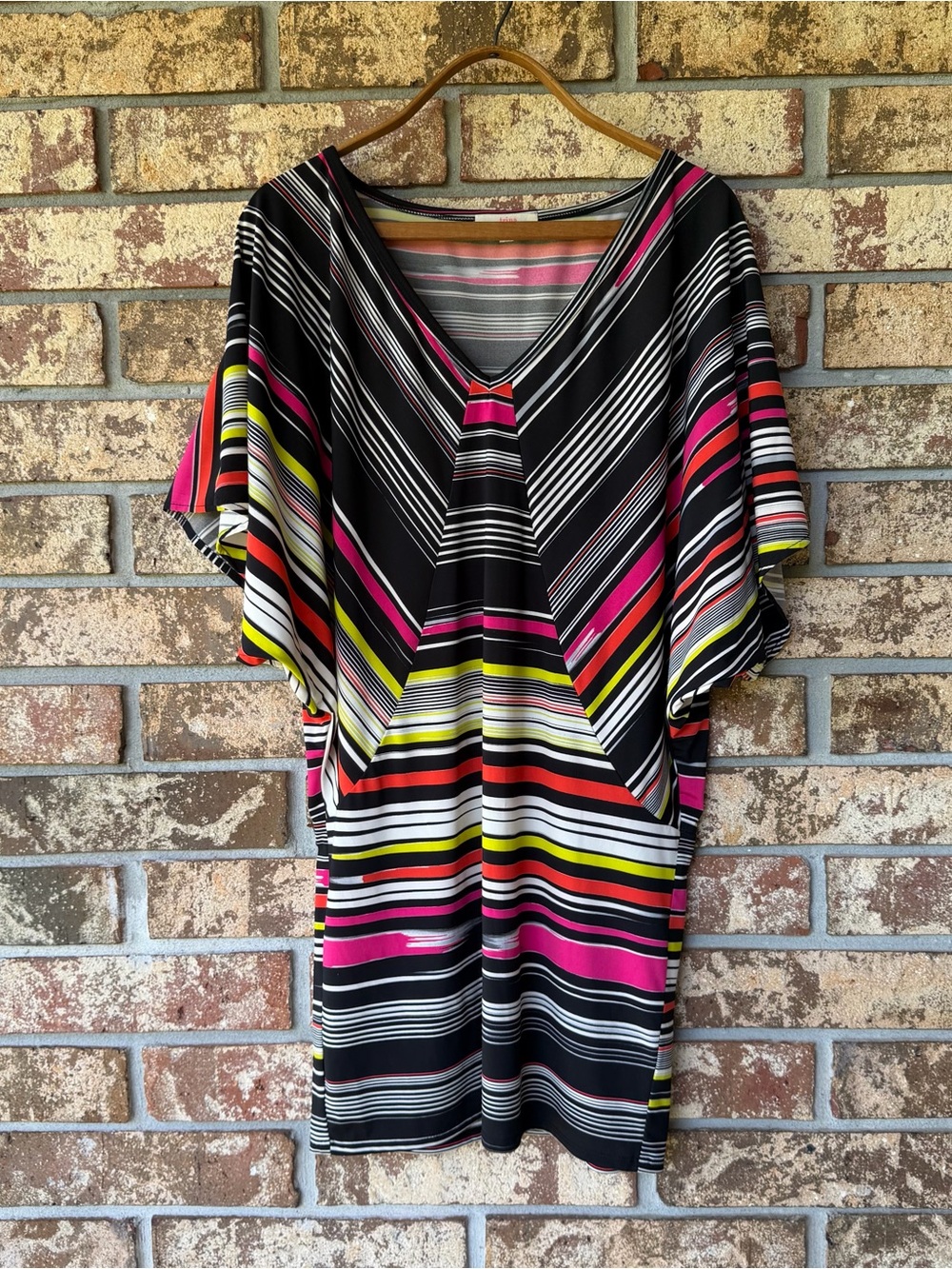 Trina Turk Top Women’s Size Medium Sensational Stripes Galore! Beautiful!
